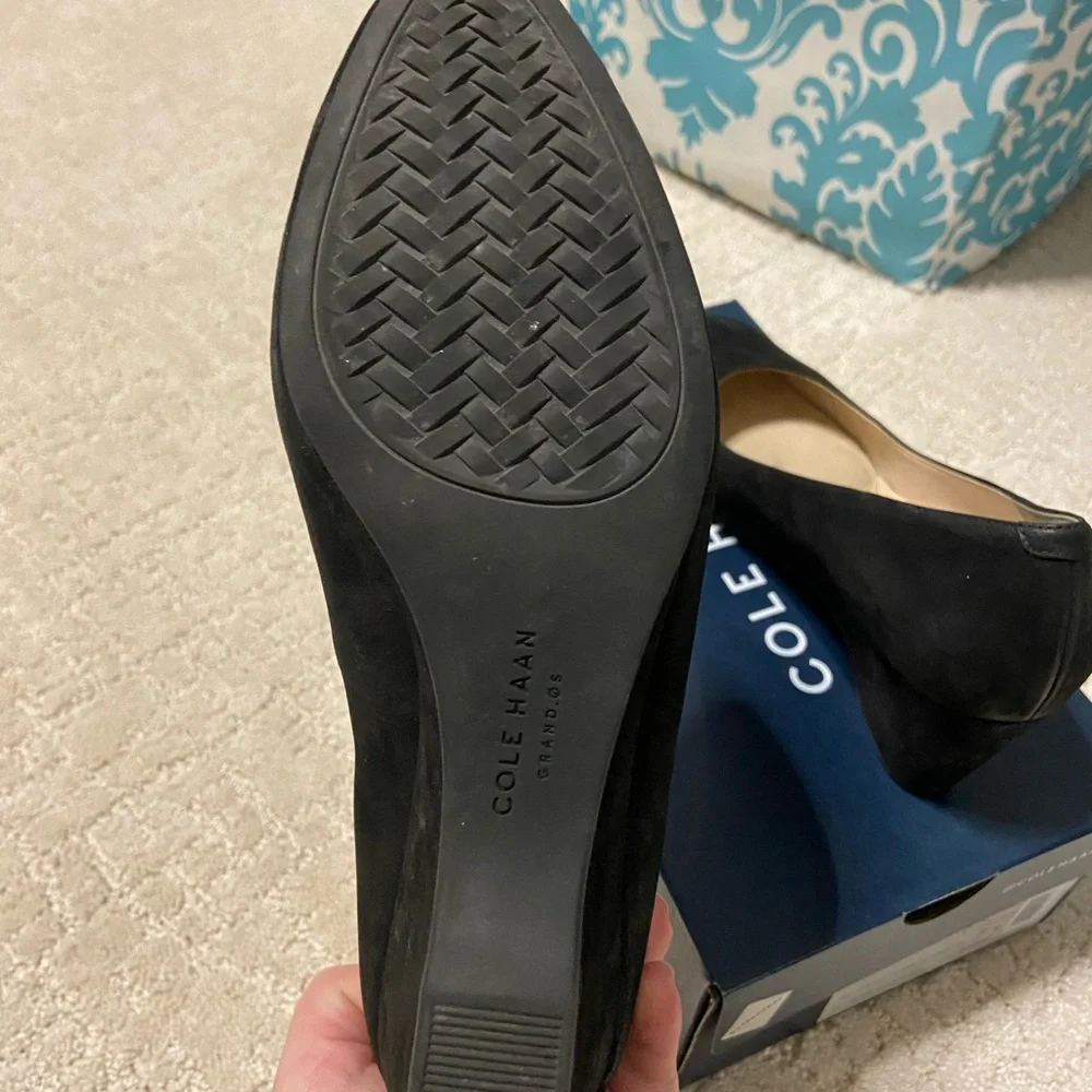 COLE HAAN low heel suede wedge - Picture 6 of 7